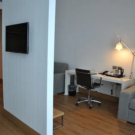 Hilton Garden North 4*