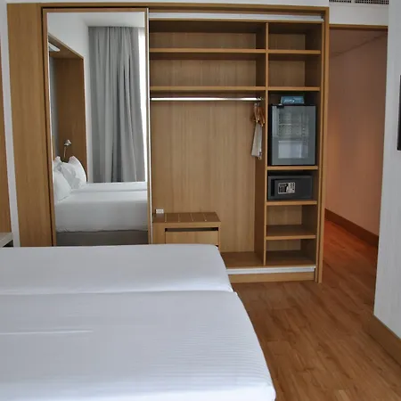 Hilton Garden North 4*