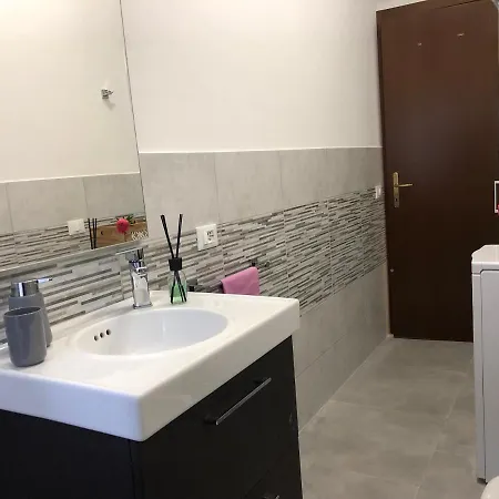 Ampio Bilocale A Lejlighed