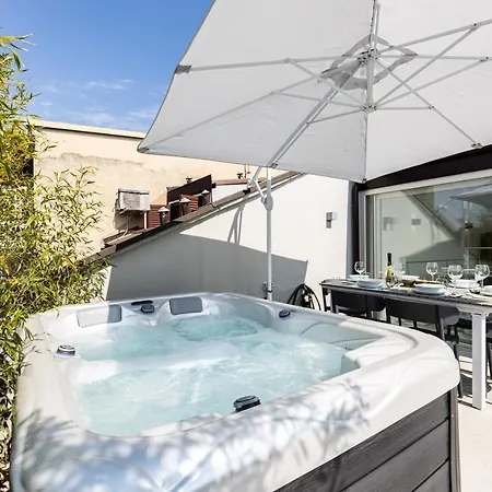 Ferienhaus *villa Olivo*with Private Terrace & Jacuzzi + 3bedrooms