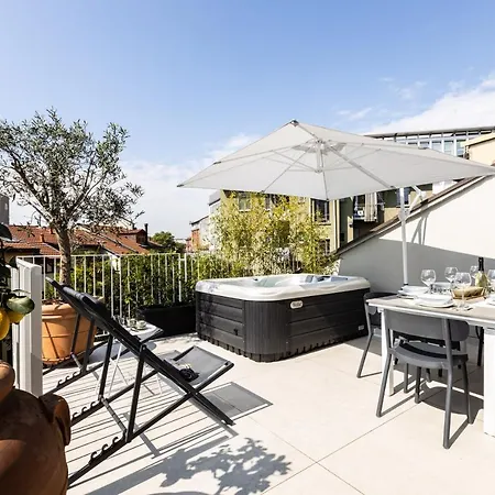 Ferienhaus *villa Olivo*with Private Terrace & Jacuzzi + 3bedrooms