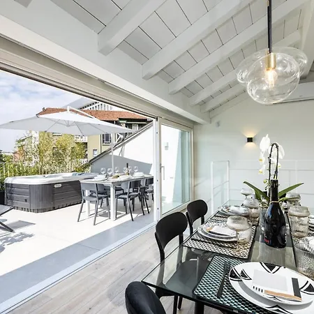 *villa Olivo*with Private Terrace & Jacuzzi + 3bedrooms Casa vacanze Milano
