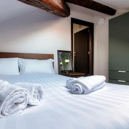 Lejlighed Joivy Stylish Flat, 5-minute Metro Trip To Centre Milano