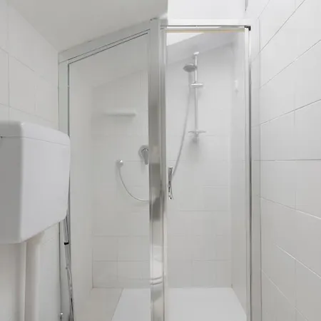 2 Bedroom 2 Bathroom Apt - Duomo 1 Apartment