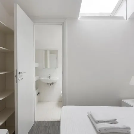 2 Bedroom 2 Bathroom Apt - Duomo 1 Apartment *