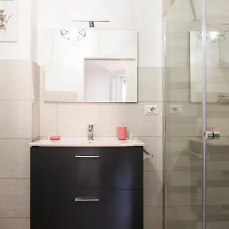 Youhosty - 25 Aprile 5 ミラノ