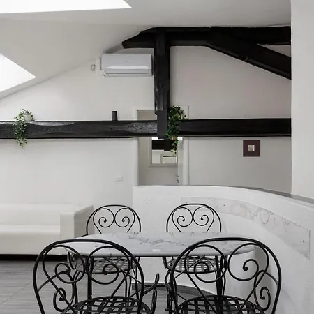 Apartment 2 Bedroom 2 Bathroom Apt - Duomo 1 *