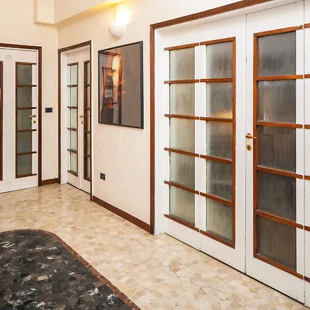 Central Apartment شقة *