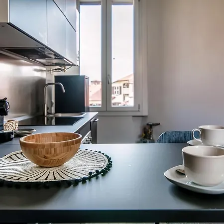 Joivy Stylish Flat, 5-minute Metro Trip To Centre Milano