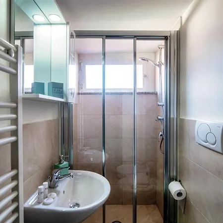 דירה Joivy Stylish Flat, 5-minute Metro Trip To Centre