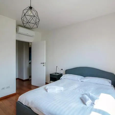 Altido Superb Flat In Porta Romana Διαμέρισμα