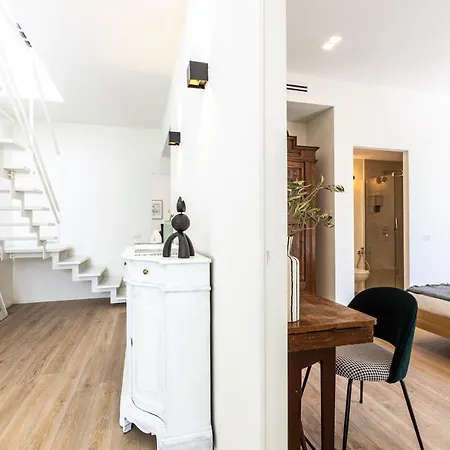 *villa Olivo*with Private Terrace & Jacuzzi + 3bedrooms * Milán