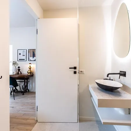 *villa Olivo*with Private Terrace & Jacuzzi + 3bedrooms Milano