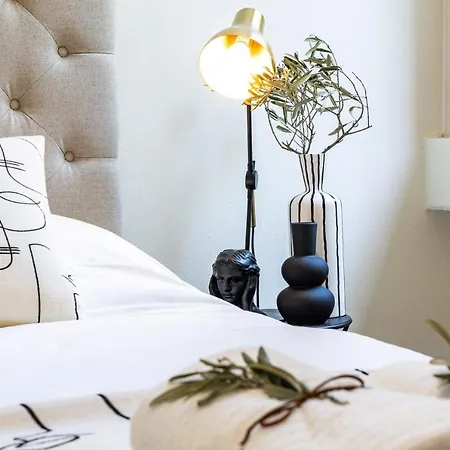 *villa Olivo*with Private Terrace & Jacuzzi + 3bedrooms Feriehus Milano