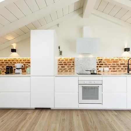 *villa Olivo*with Private Terrace & Jacuzzi + 3bedrooms Feriehus Milano