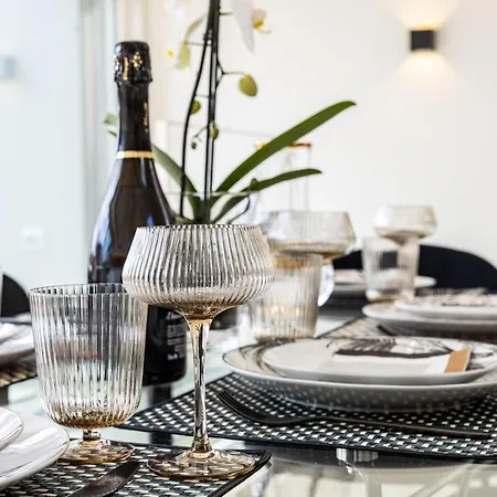 *villa Olivo*with Private Terrace & Jacuzzi + 3bedrooms Milán