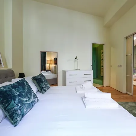 Prestige Boutique Homes - Garden & Pool