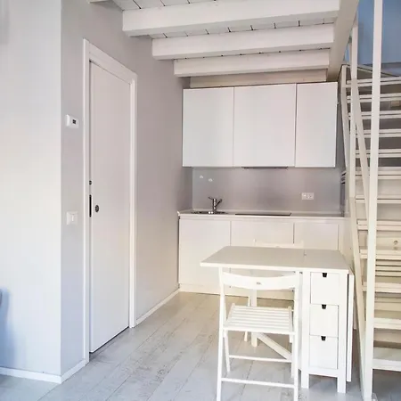 Youhosty - Custodi 12 Milano