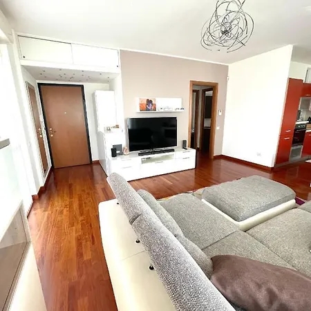 Elegant In With Panoramic Terrace شقة