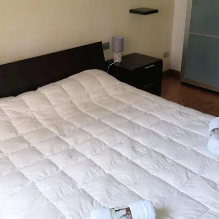 Apartment Impeccable 3 Bedroom House Up To 6 People 10 Minutes Away From Duomo Milan