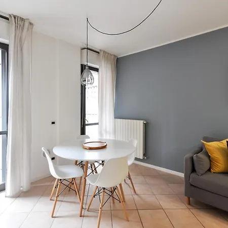 Guesthost - Casa Cri&eli Trilo X5 Con Terrazzo * ميلان