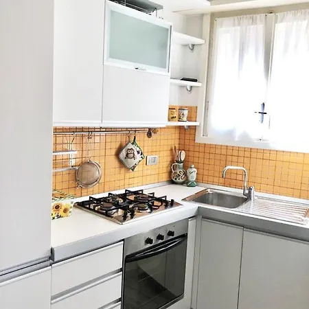 Impeccable 3 Bedroom House Up To 6 People 10 Minutes Away From Duomo
