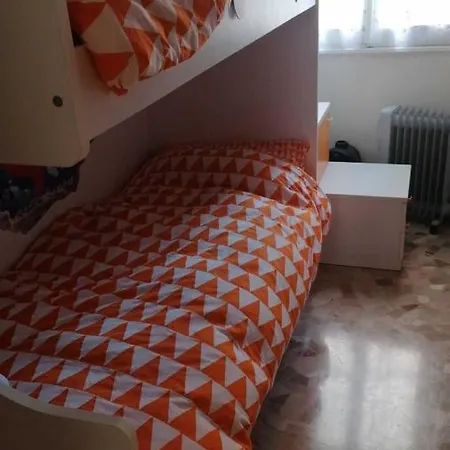 Impeccable 3 Bedroom House Up To 6 People 10 Minutes Away From Duomo * Milan