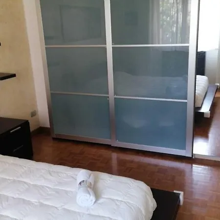 Impeccable 3 Bedroom House Up To 6 People 10 Minutes Away From Duomo Apartment Milan