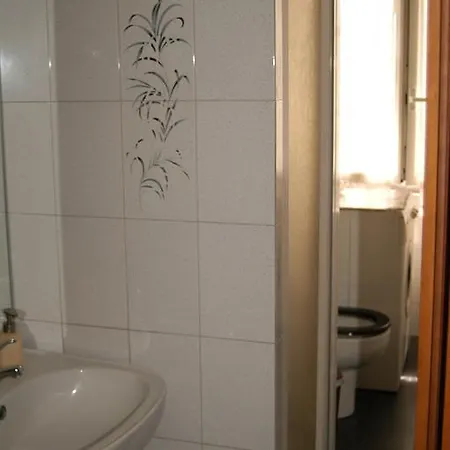 Pensión Mac Mahon 44