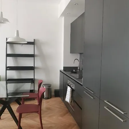 Milano: Incantevole In Pieno Centro - Fancy Yellow Apartment Milan