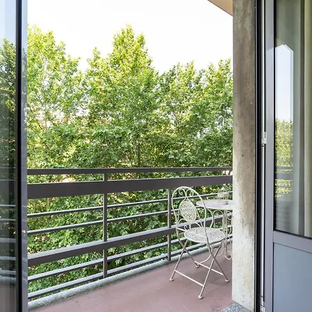 Calvairate Balcony * Milaan