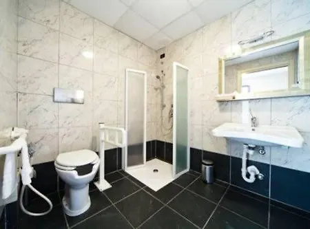 Sechi With Parking Szálloda