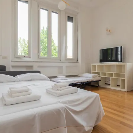 Sweet Flat Near Bocconi Tibaldi 66 아파트 *
