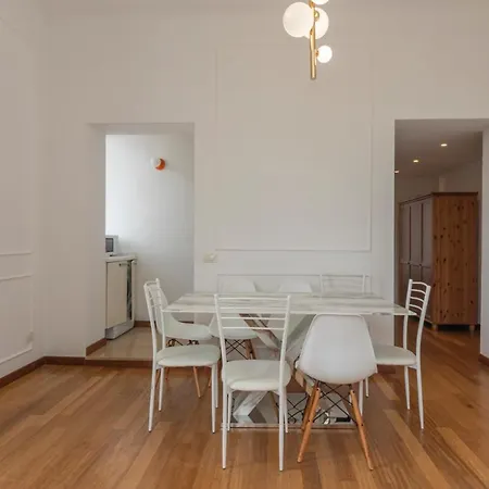 Sweet Flat Near Bocconi Tibaldi 66 아파트 *