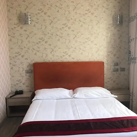 イジバン ホテル 3*