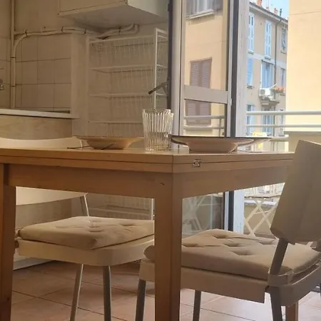 Altido Stylish Flat W/balcony In Central *