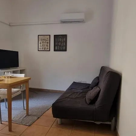 Altido Stylish Flat W/balcony In Central *