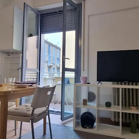 Altido Stylish Flat W/balcony In Central Appartement