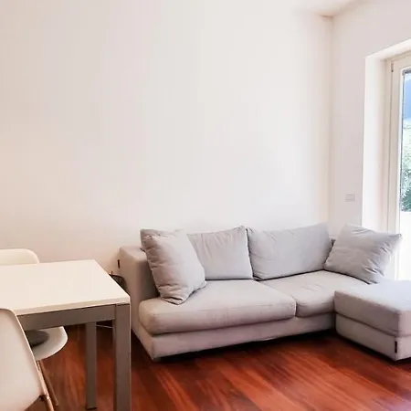 Joivy Superb Flat, 2 Balconies & Skyscrapers View Apartment *