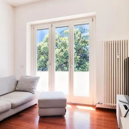 Joivy Superb Flat, 2 Balconies & Skyscrapers View Apartment Milan