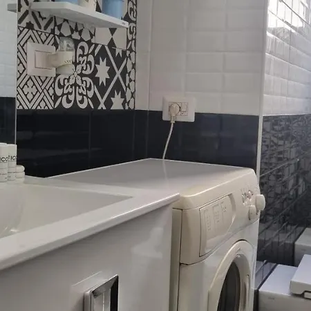 Altido Cosy And Inviting 1-bed Flat With Balcony * Milan