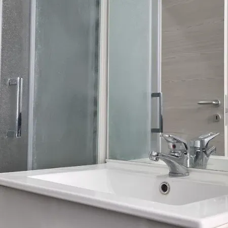 Altido Cosy And Inviting 1-bed Flat With Balcony *