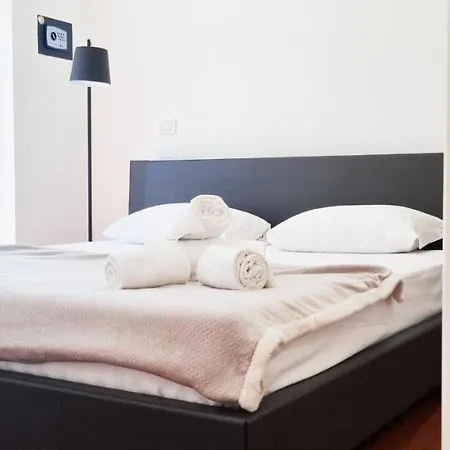 Joivy Superb Flat, 2 Balconies & Skyscrapers View Apartment Milan