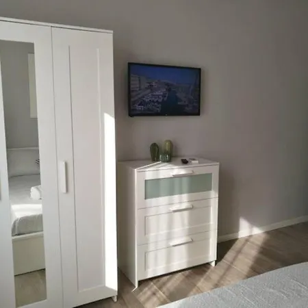 Con Grande Terrazzo In Via Lomellina Appartamento Milano