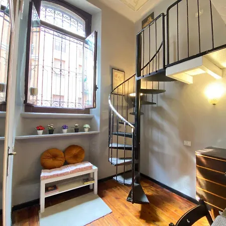 Castello Sforzesco Prestigioso Affrescato Apartment