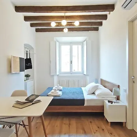 Navigli - Via Vigevano Apartment