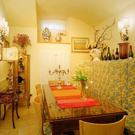 호텔 Boutique Dieci 4*