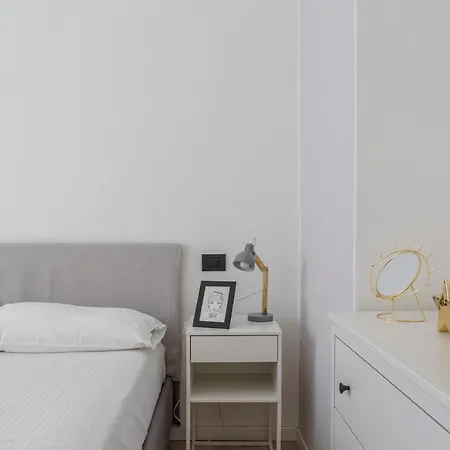 Lovely & Modern In China Town Area - Via Rosmini