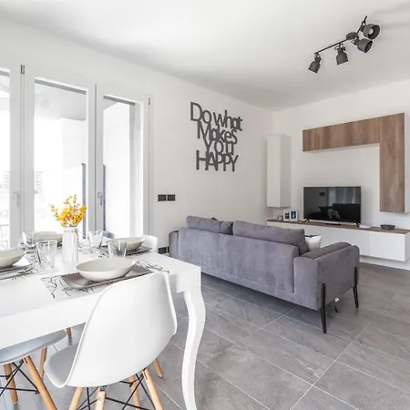 Modern Apt With Terrace And Parking! アパート *