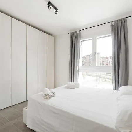 Modern Apt With Terrace And Parking!